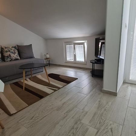 Apartmani Dami Novalja Eksteriør billede
