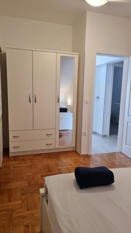 Apartmani Dami Novalja Eksteriør billede