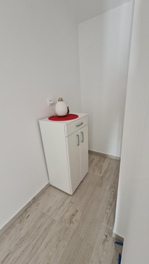 Apartmani Dami Novalja Eksteriør billede