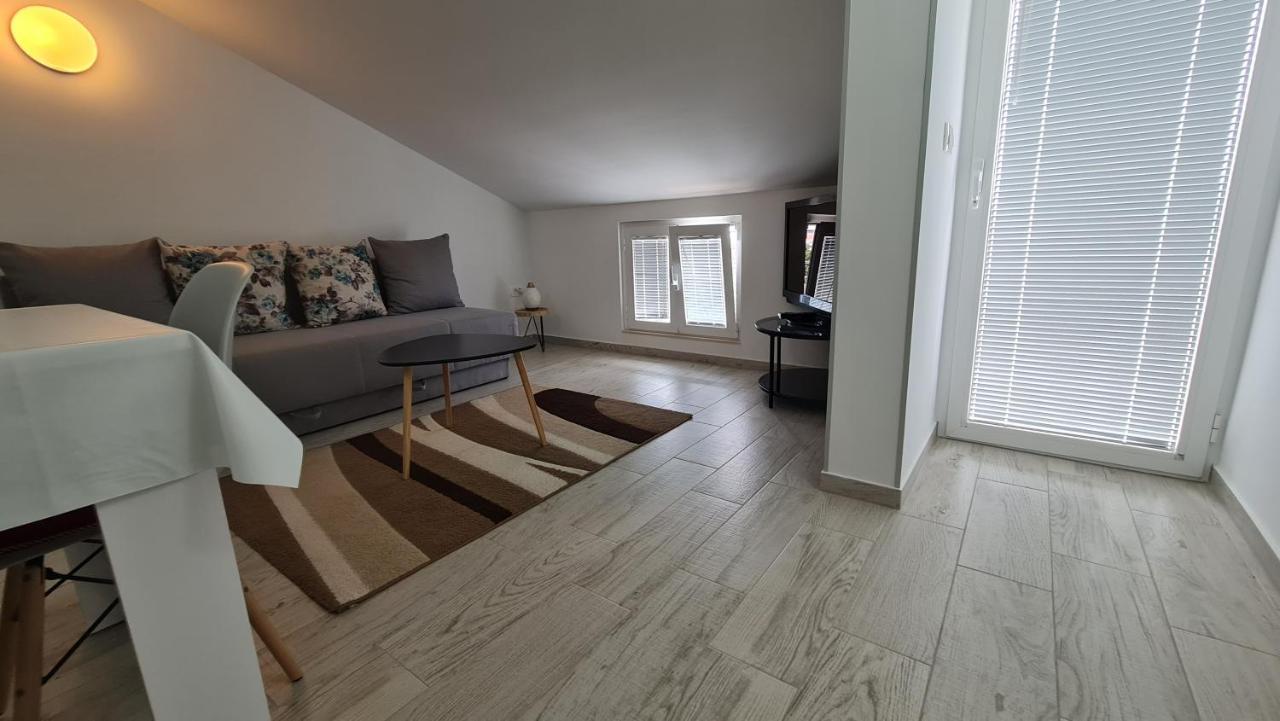 Apartmani Dami Novalja Eksteriør billede