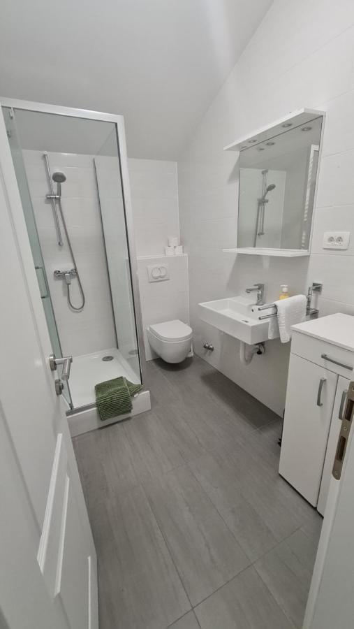 Apartmani Dami Novalja Eksteriør billede